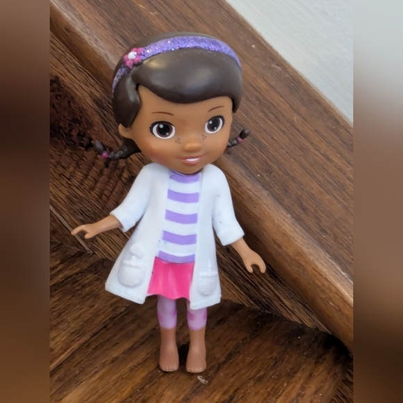 Disney Store Dottie Doc McStuffins  Plush - 12" &   3.5" Poseable Figure - Picture 2 of 8